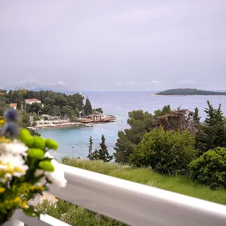 Feelhvar Along Bluelagoon Apartman *
