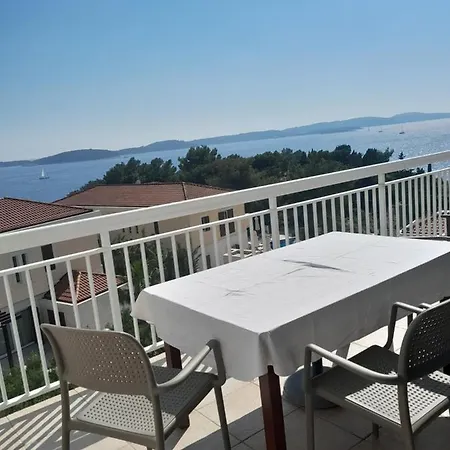 Feelhvar Along Bluelagoon Apartman
