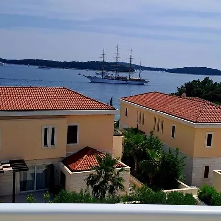Feelhvar Along Bluelagoon هفار